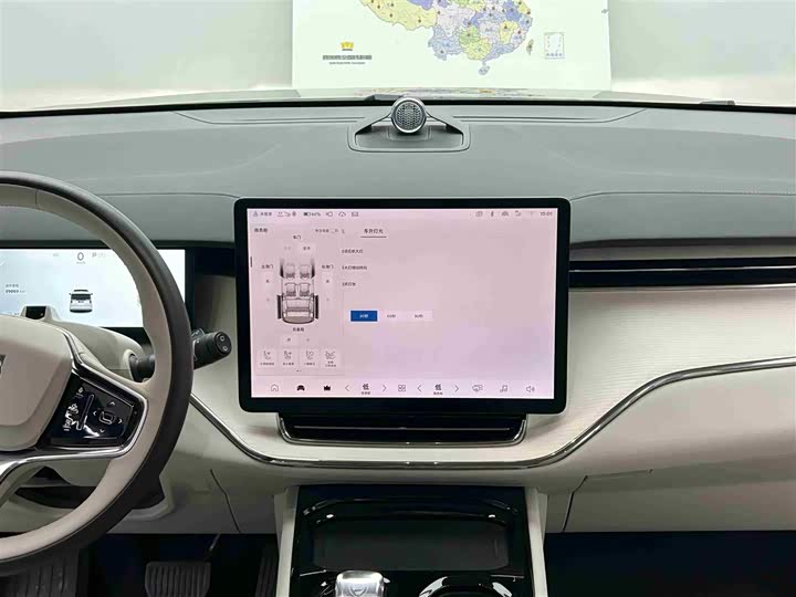 Фото 9 - Volvo EM90