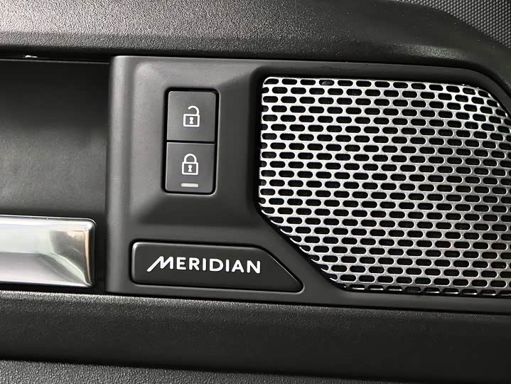 Фото 21 - Land Rover Defender