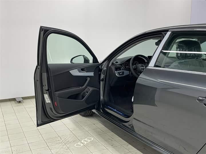 Фото 10 - Audi A4L