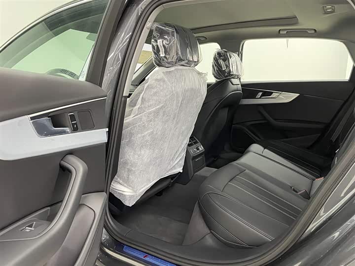 Фото 13 - Audi A4L