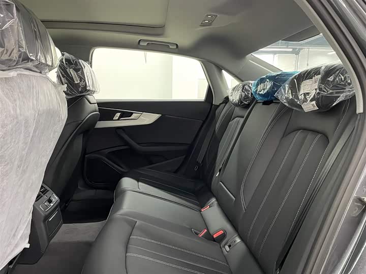 Фото 14 - Audi A4L