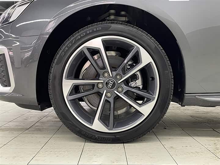 Фото 18 - Audi A4L