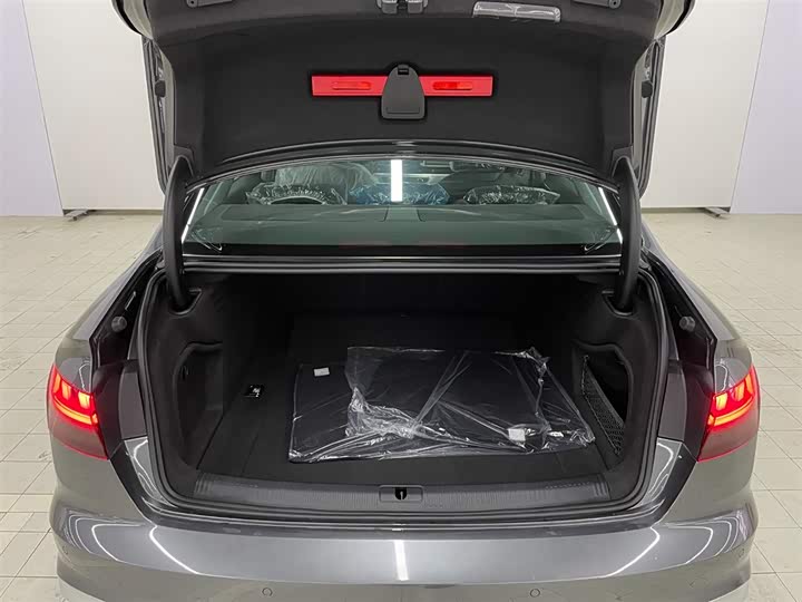 Фото 20 - Audi A4L