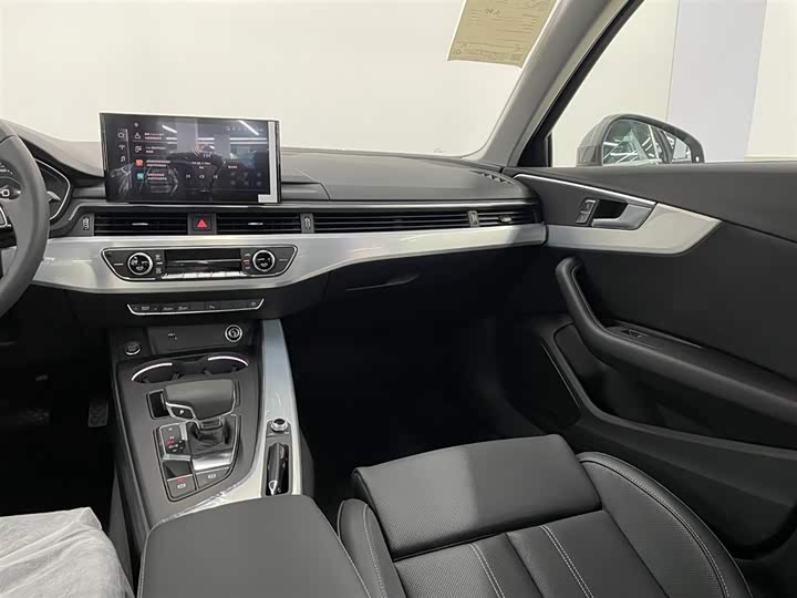 Фото 8 - Audi A4L