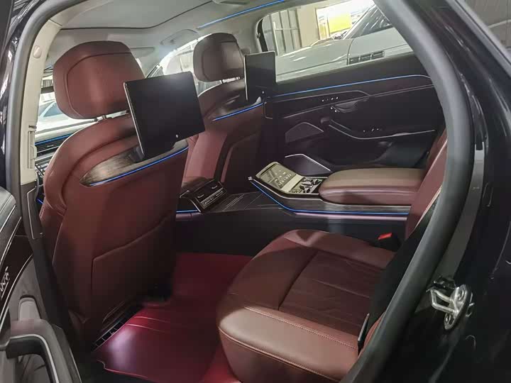 Фото 4 - Audi A8