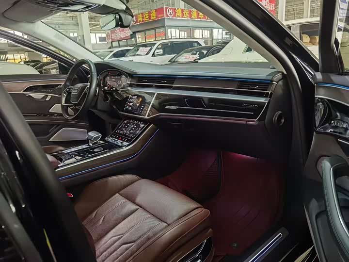 Фото 5 - Audi A8