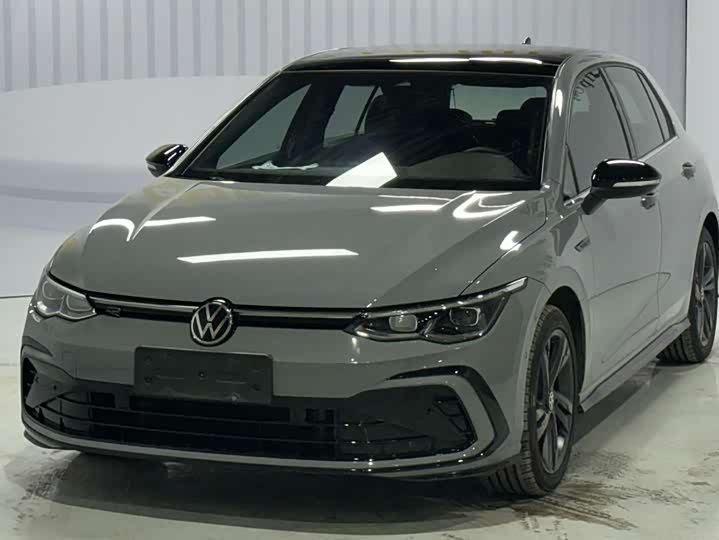 Фото 1 - Volkswagen Golf