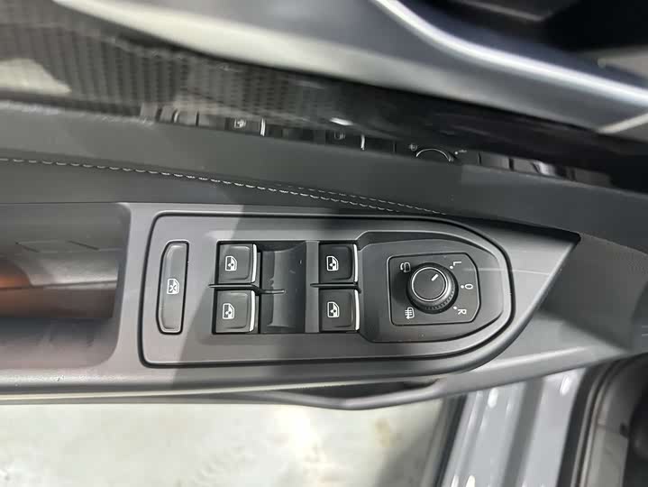 Фото 10 - Volkswagen Golf