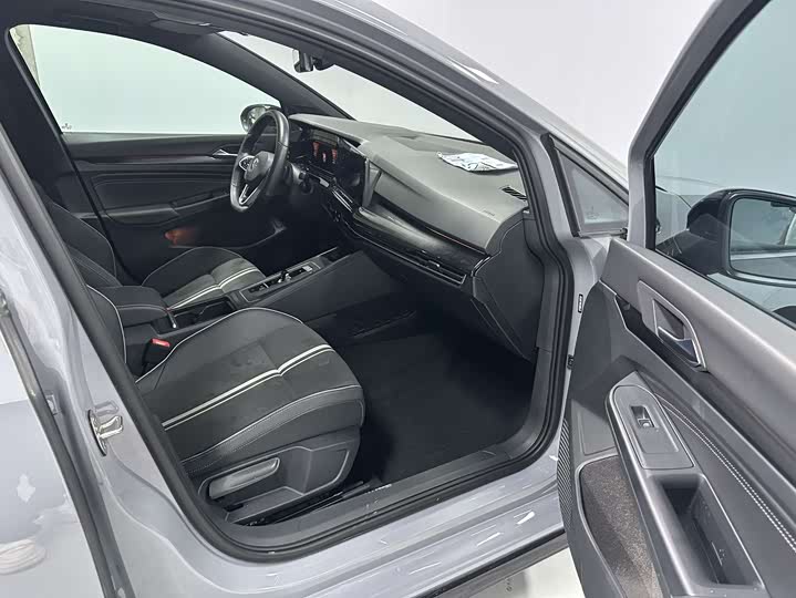 Фото 13 - Volkswagen Golf