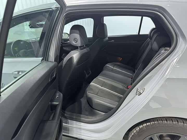 Фото 4 - Volkswagen Golf