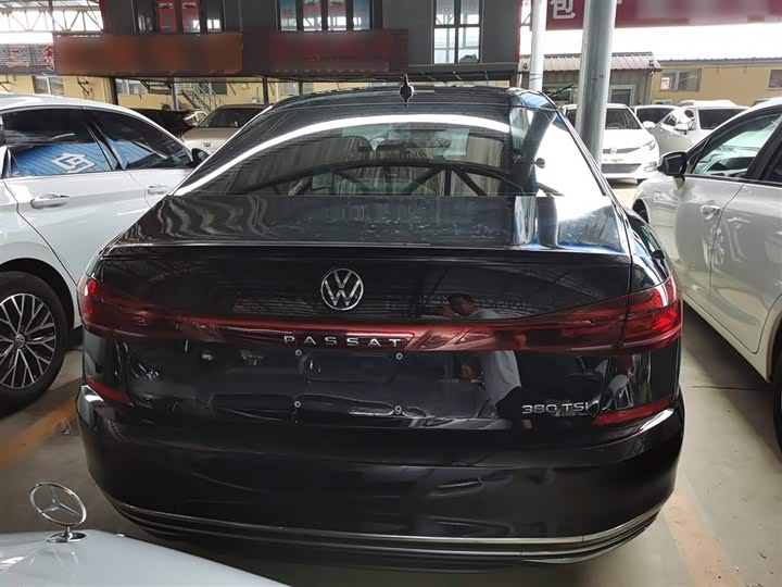 Фото 12 - Volkswagen Passat