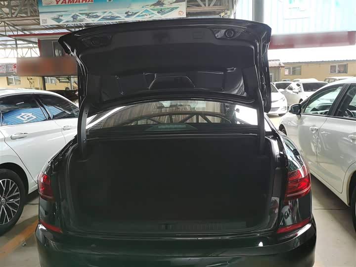 Фото 14 - Volkswagen Passat