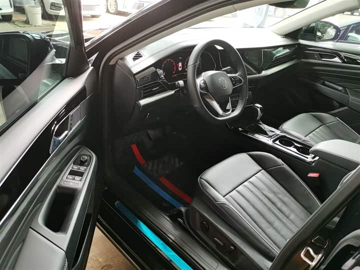 Фото 16 - Volkswagen Passat