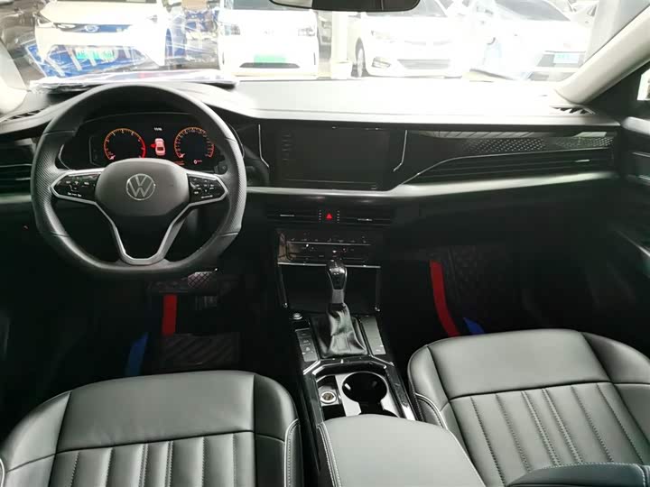 Фото 17 - Volkswagen Passat