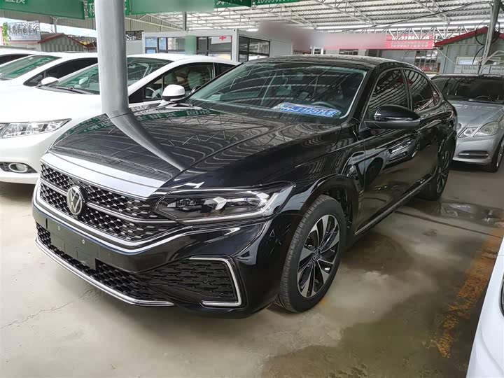 Фото 2 - Volkswagen Passat