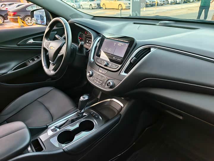 Фото 18 - Chevrolet Malibu XL