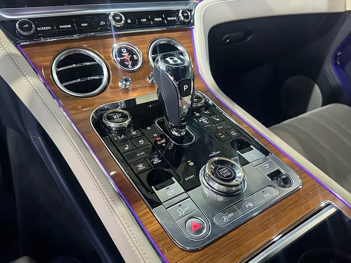 Фото 15 - Bentley Continental GT