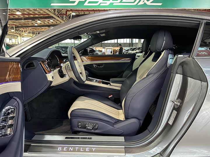 Фото 9 - Bentley Continental GT