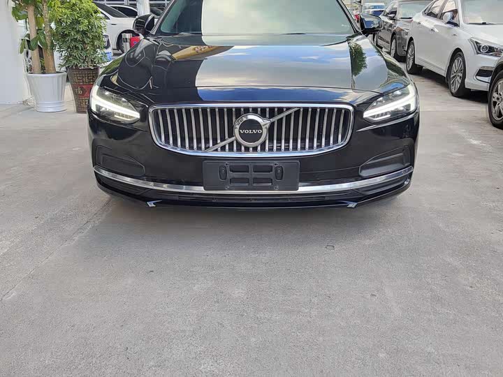 Фото 1 - Volvo S90