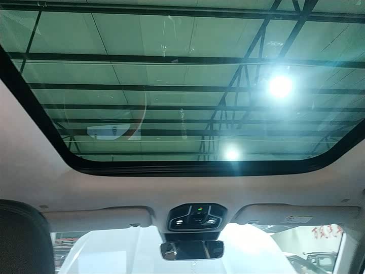 Фото 18 - Geely Monjaro