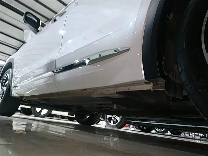 Фото 22 - Geely Monjaro