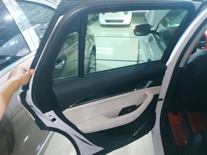 Фото 29 - Geely Monjaro