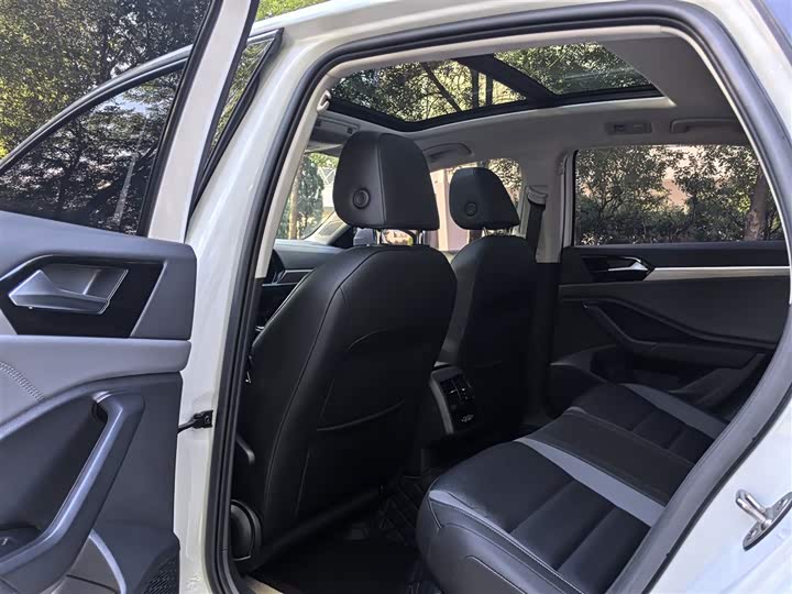 Фото 24 - Volkswagen Sagitar L