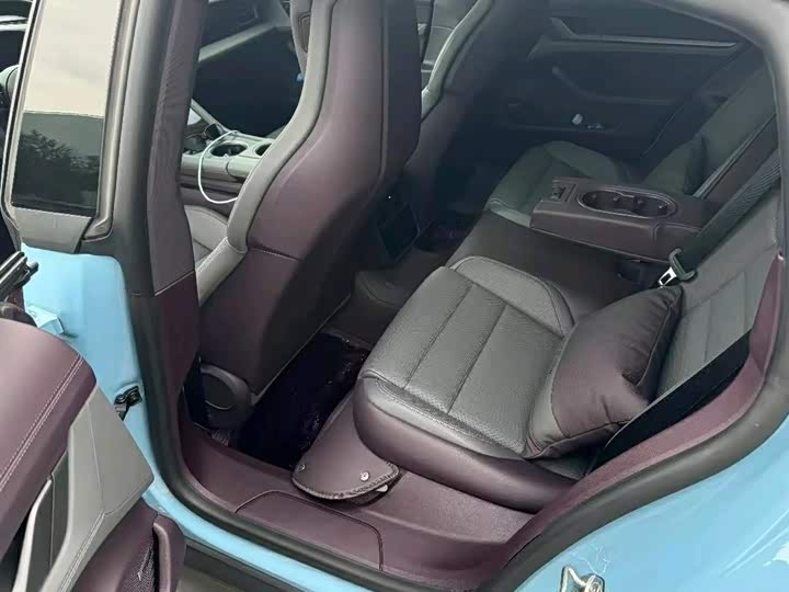 Фото 7 - Porsche Taycan