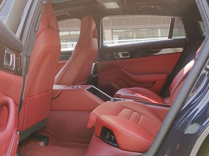 Фото 14 - Porsche Panamera