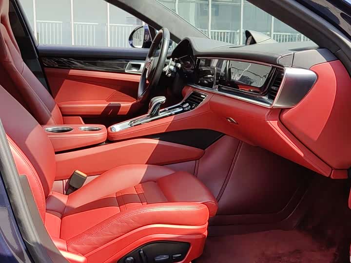 Фото 21 - Porsche Panamera