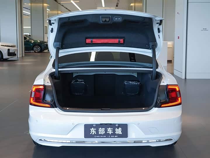 Фото 13 - Volvo S90