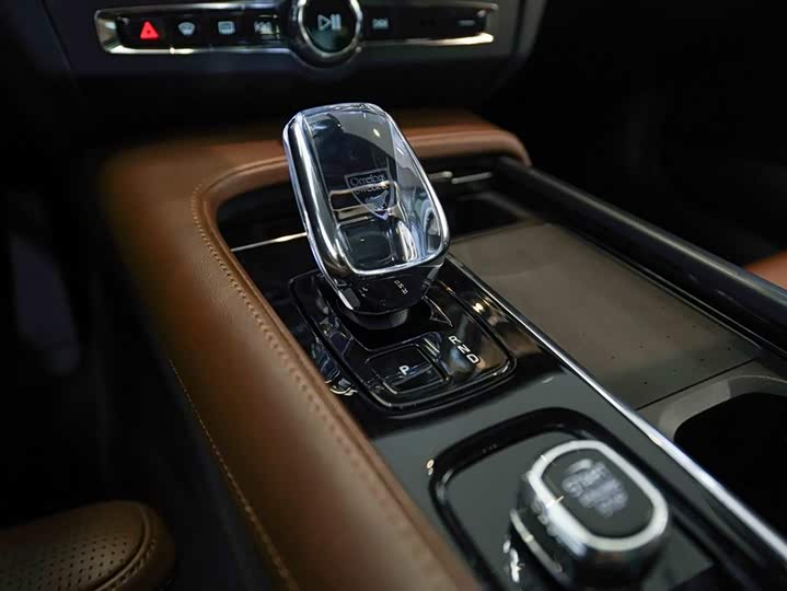 Фото 3 - Volvo S90