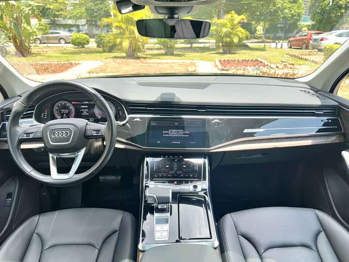 Фото 10 - Audi Q7