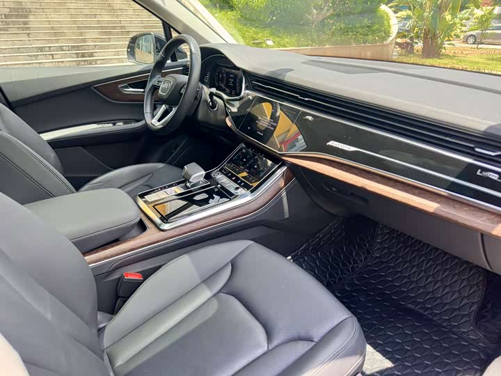 Фото 11 - Audi Q7