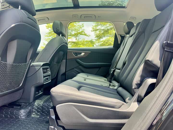 Фото 12 - Audi Q7