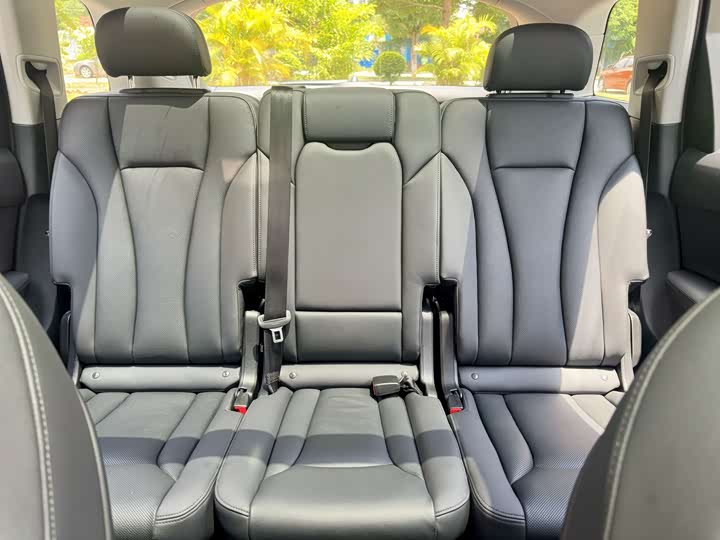 Фото 14 - Audi Q7