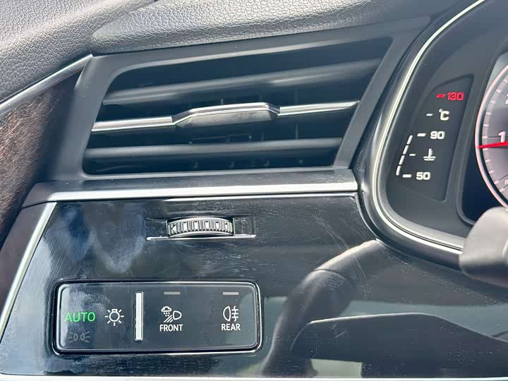 Фото 17 - Audi Q7