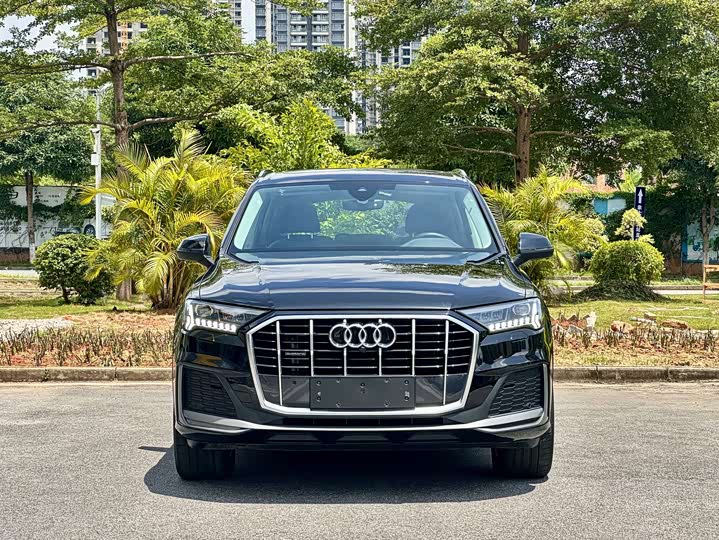 Фото 2 - Audi Q7