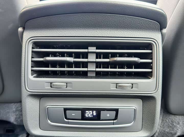 Фото 23 - Audi Q7