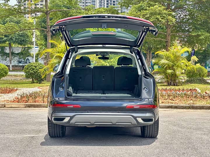 Фото 24 - Audi Q7