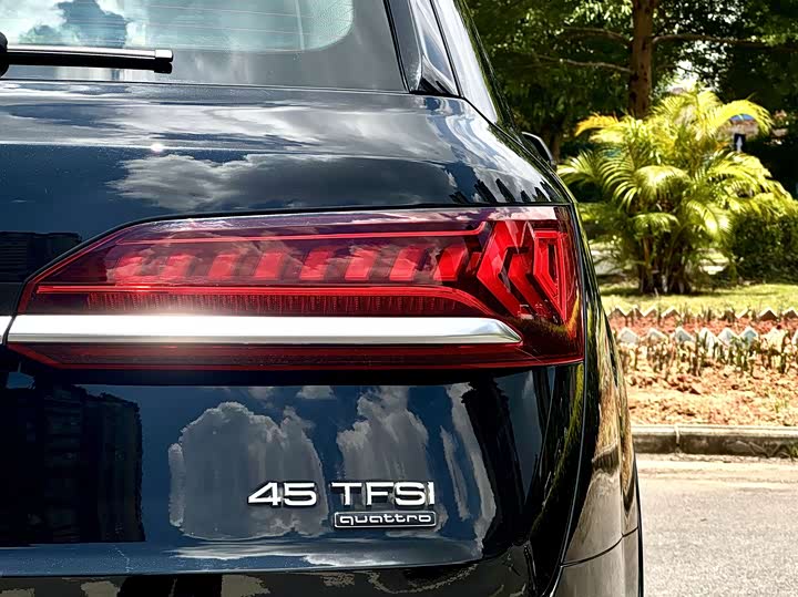 Фото 27 - Audi Q7