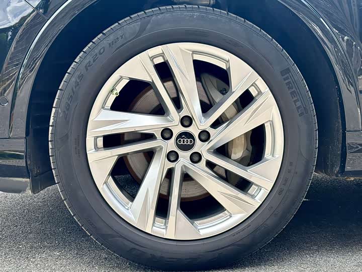 Фото 28 - Audi Q7