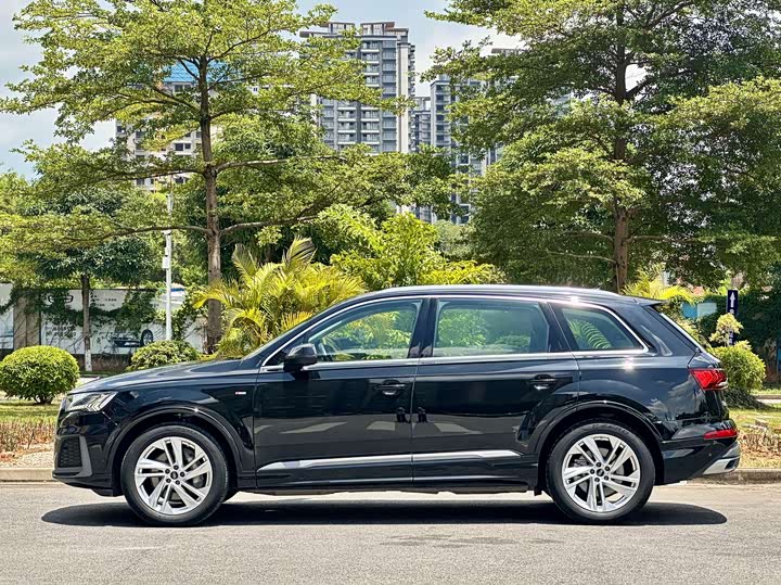 Фото 4 - Audi Q7