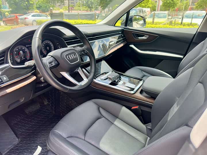 Фото 9 - Audi Q7