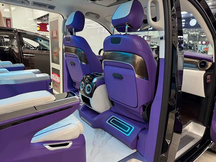 Фото 13 - Mercedes-Benz V-Class