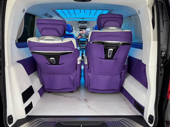 Фото 17 - Mercedes-Benz V-Class