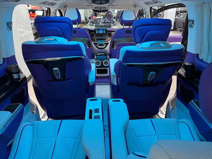 Фото 19 - Mercedes-Benz V-Class