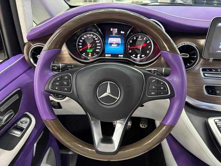 Фото 22 - Mercedes-Benz V-Class