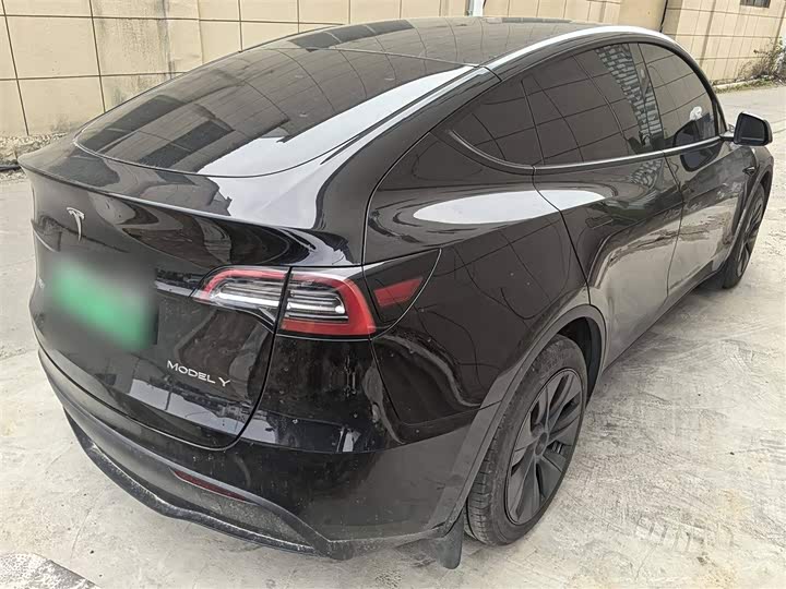 Фото 10 - Tesla Model Y