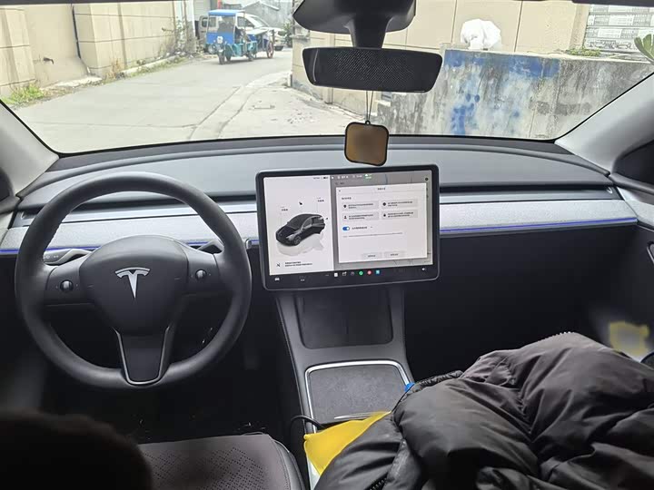 Фото 14 - Tesla Model Y